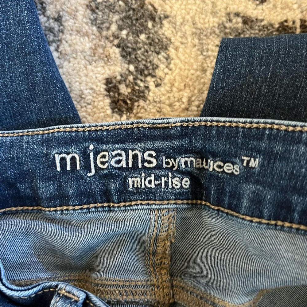 Maurices Mid Rise Crop - Picture 3 of 4